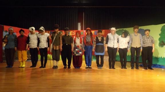 Yunus Emre MTAL Öğrencilerinden Miniklere Tiyatro Gösterisi